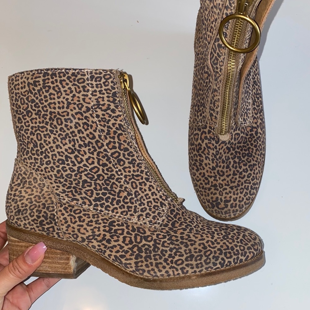 Lucky brand Leopard zip up booties